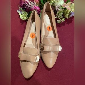 Taryn Rose Tan Gold Leather Flats Bow Top Dressy Casual Shoes 8 Spring Summer